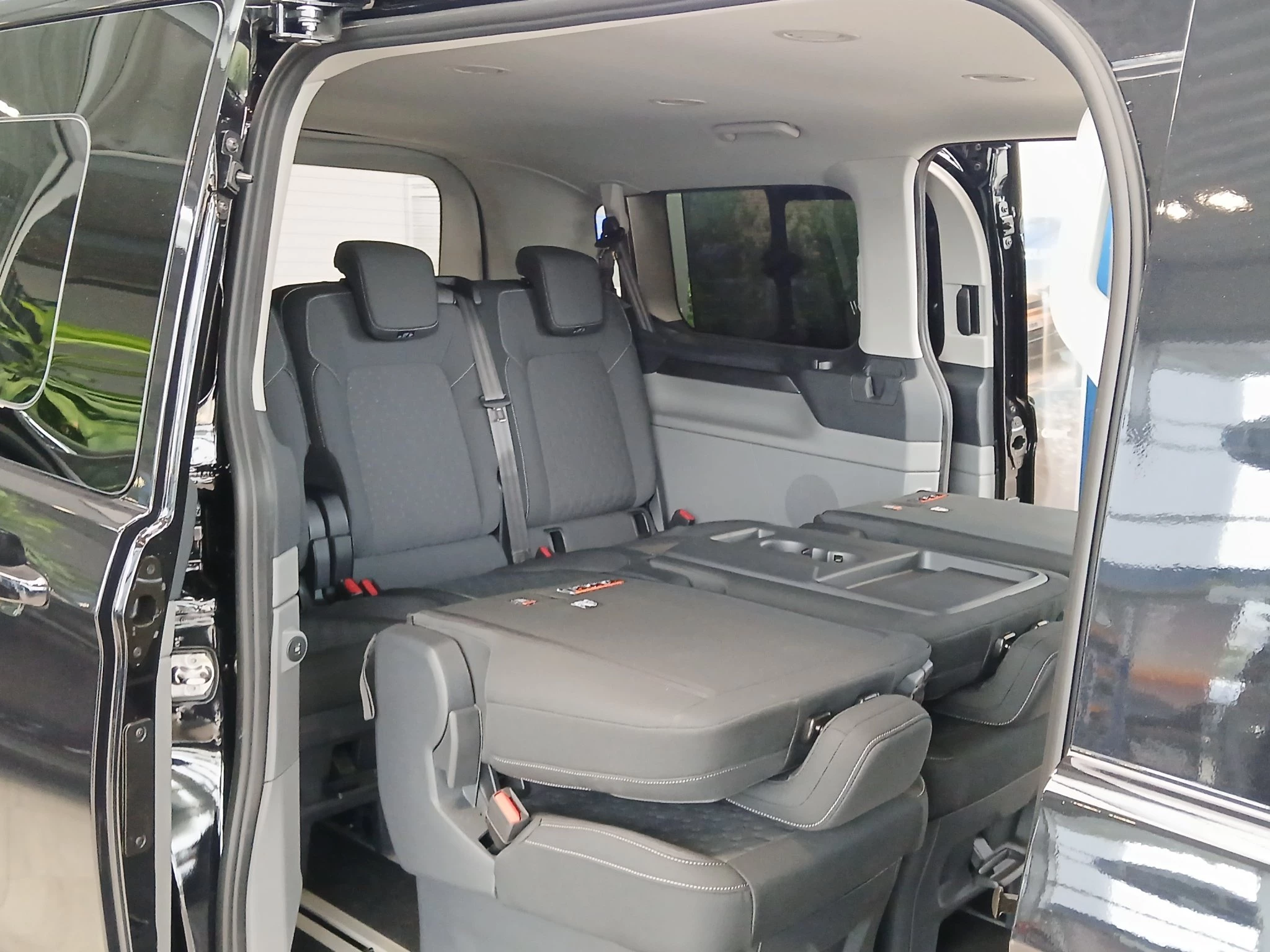 Ford Tourneo Custom Titanium 2.0 EcoBlue 125kW 320 L1 Auto FWD Van. 4-türig
