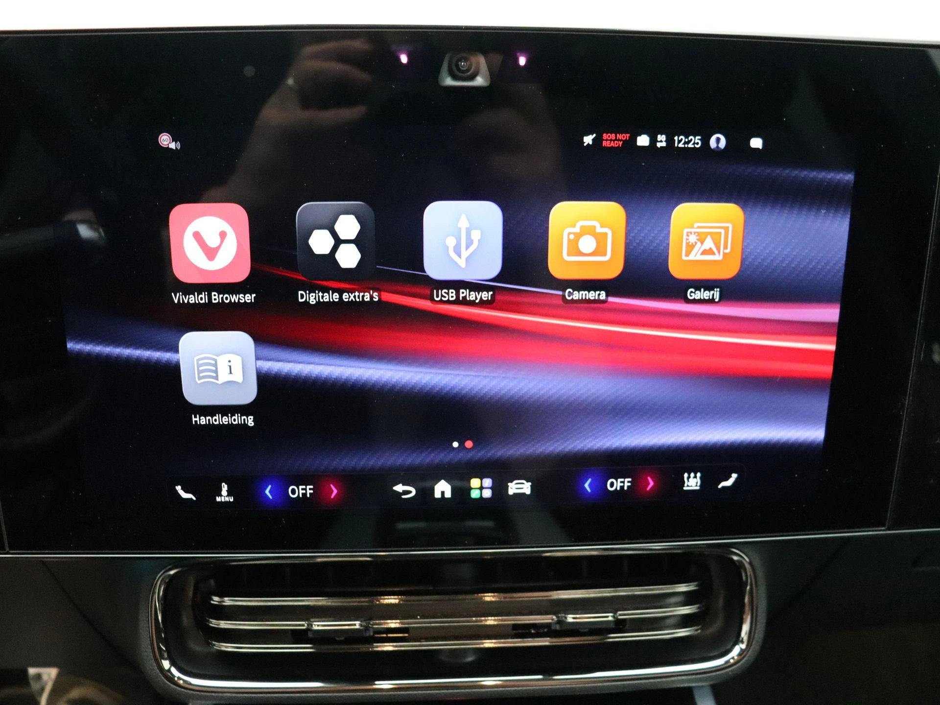 Mercedes-Benz-CLA-image-16