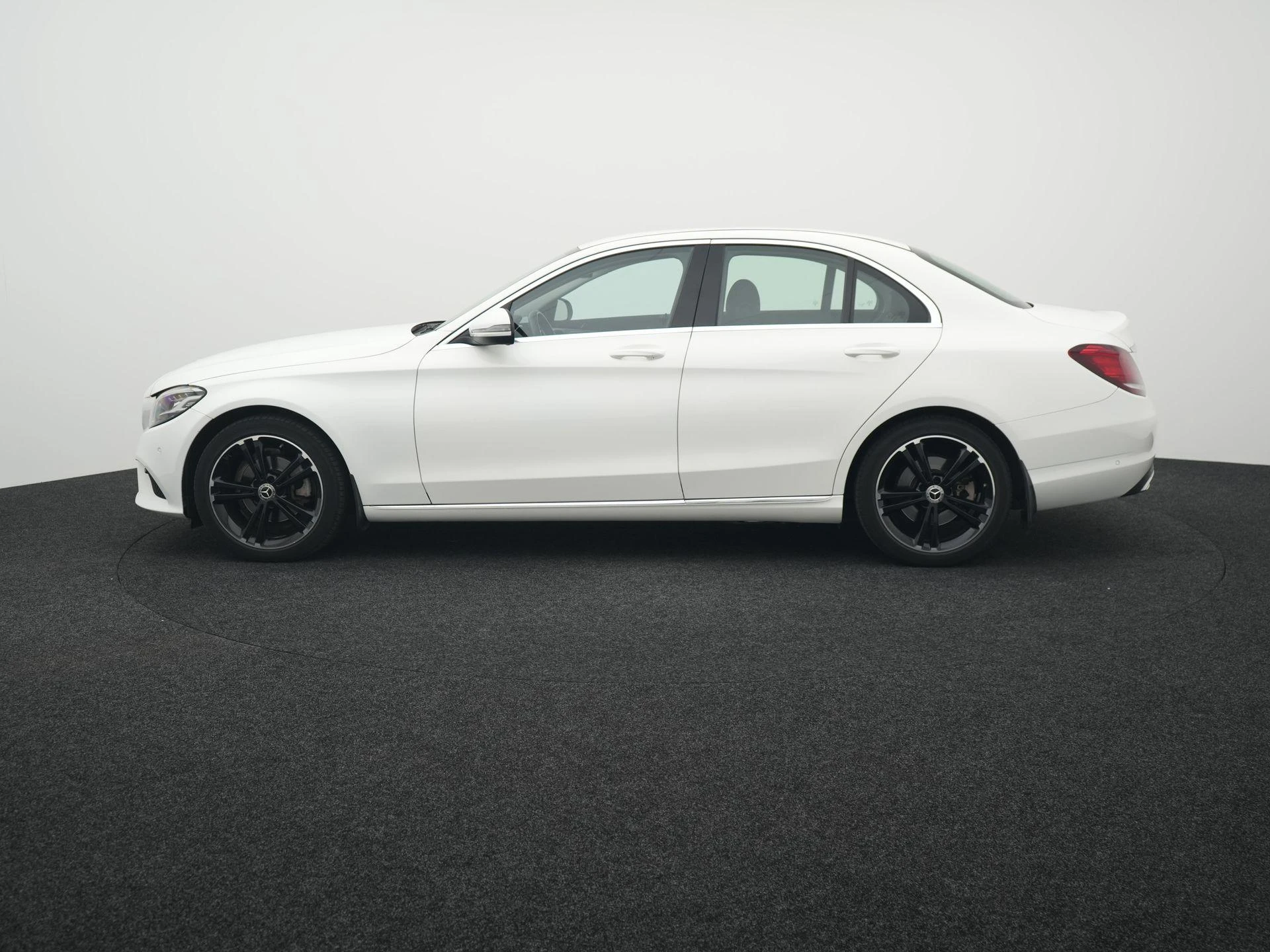 Mercedes-Benz-C-Klasse-image-3