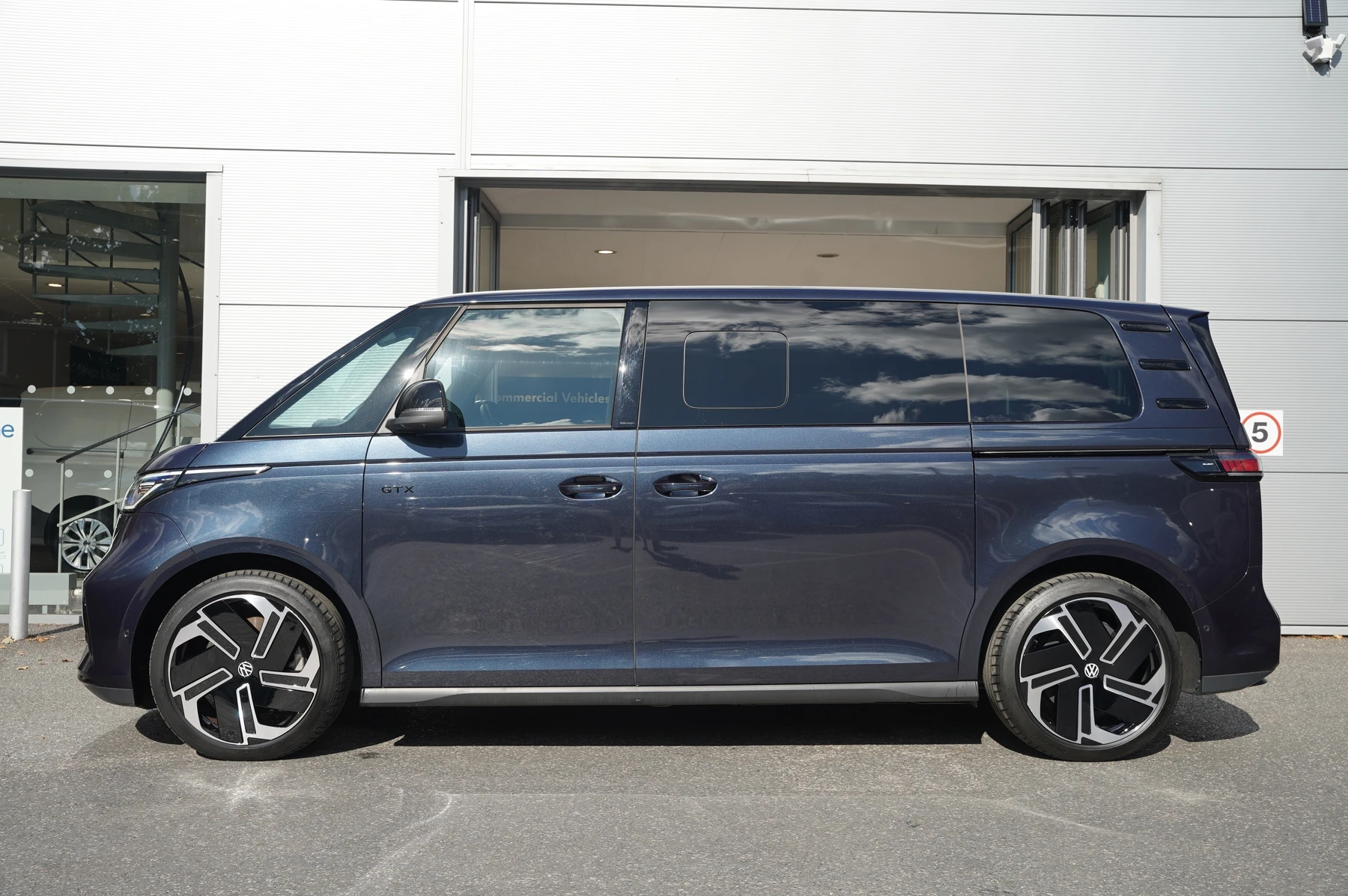 Volkswagen-ID. Buzz-image-14