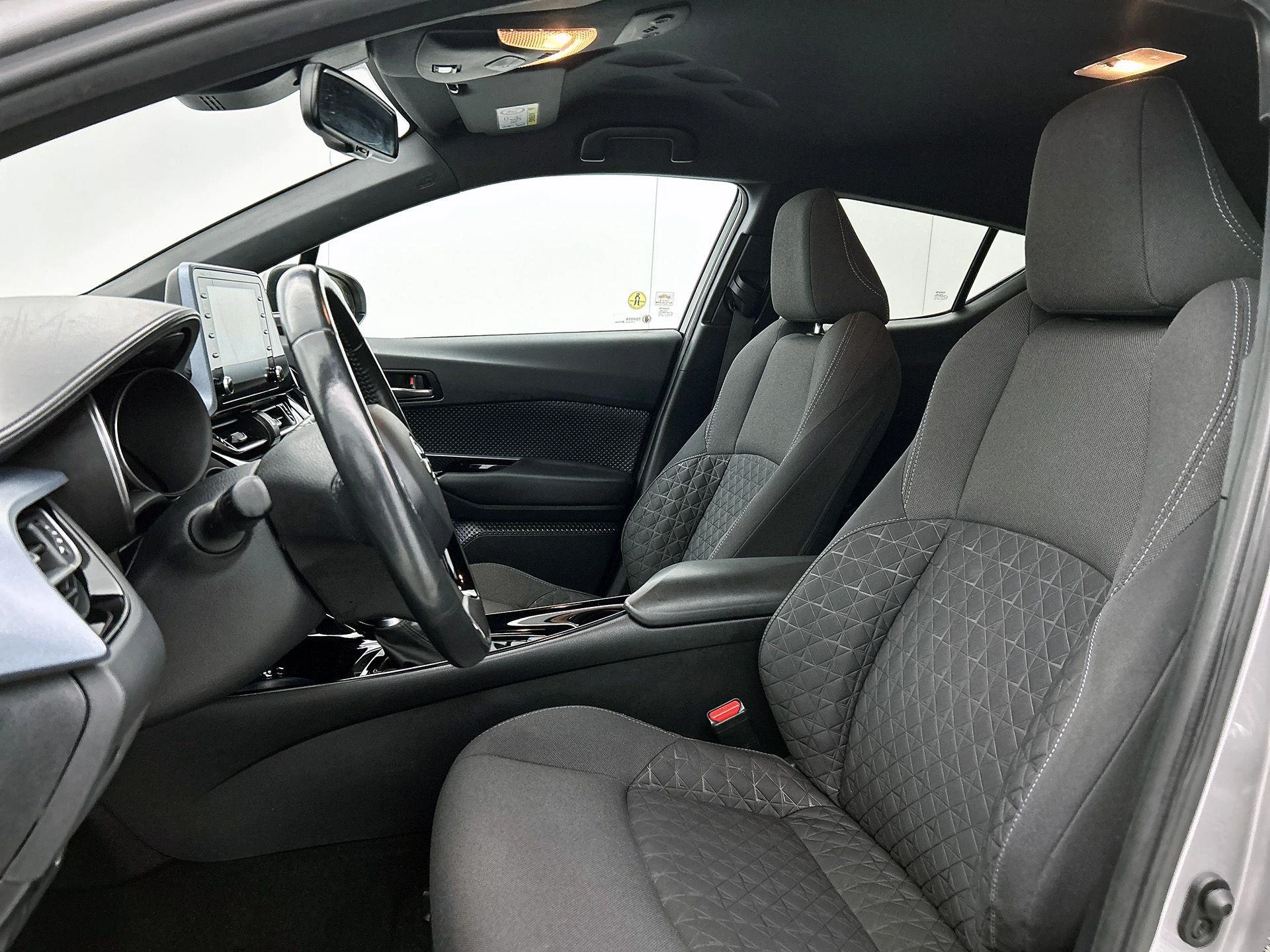 Toyota-C-HR-image-32