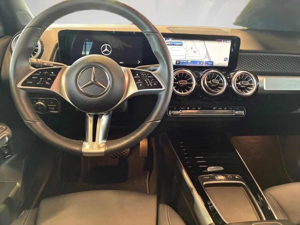 Mercedes-Benz-GLB 200 d-image-10