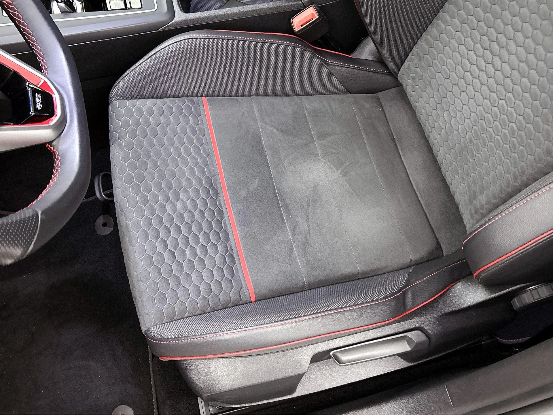 Volkswagen-Golf-image-19