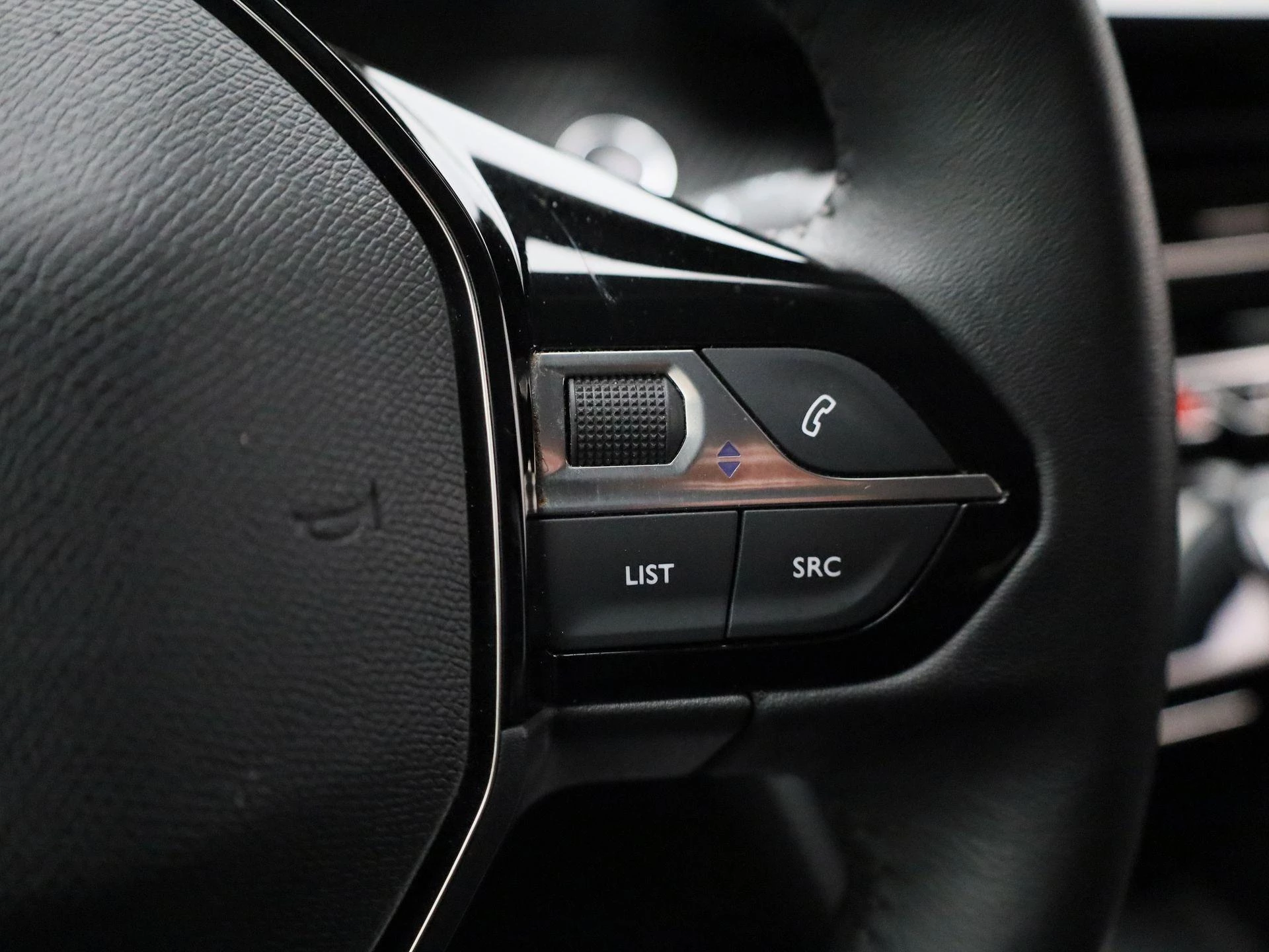 Peugeot-208-image-18