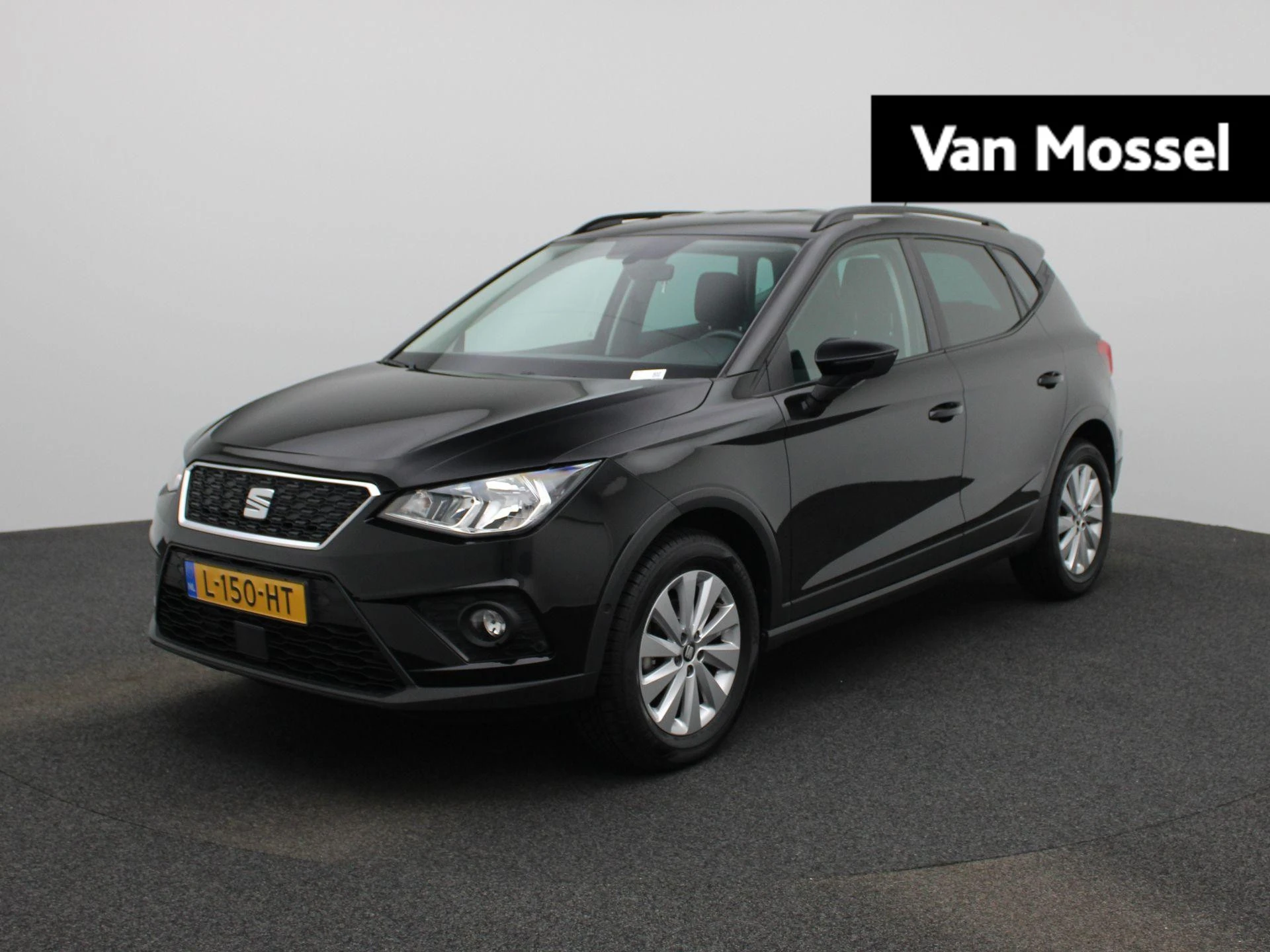 SEAT-Arona-image-0