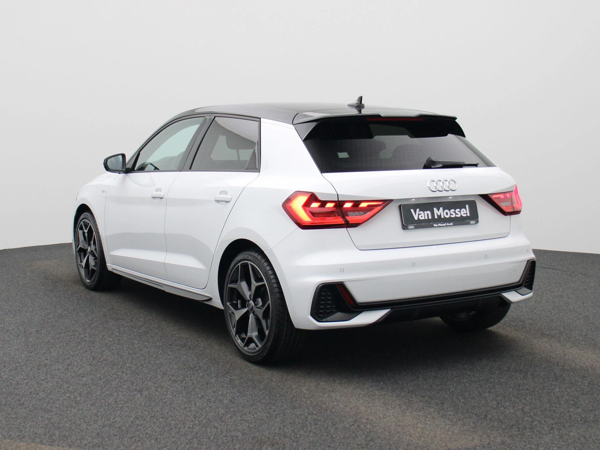 Audi-A1 Sportback-image-1
