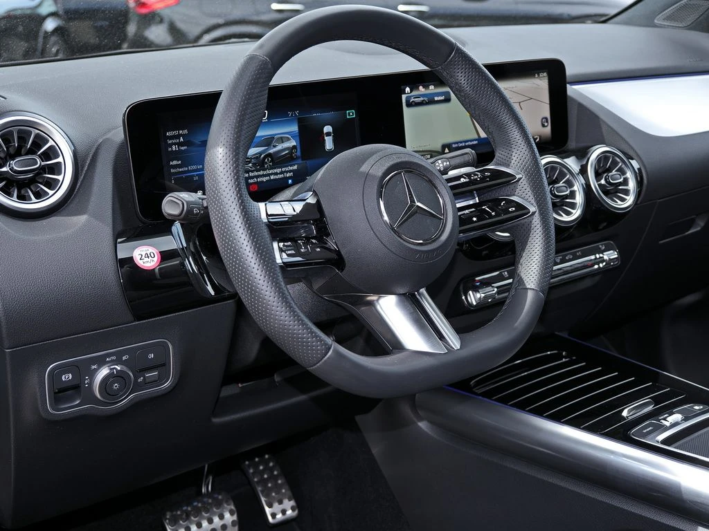 Mercedes-Benz-GLA 200 d-image-9