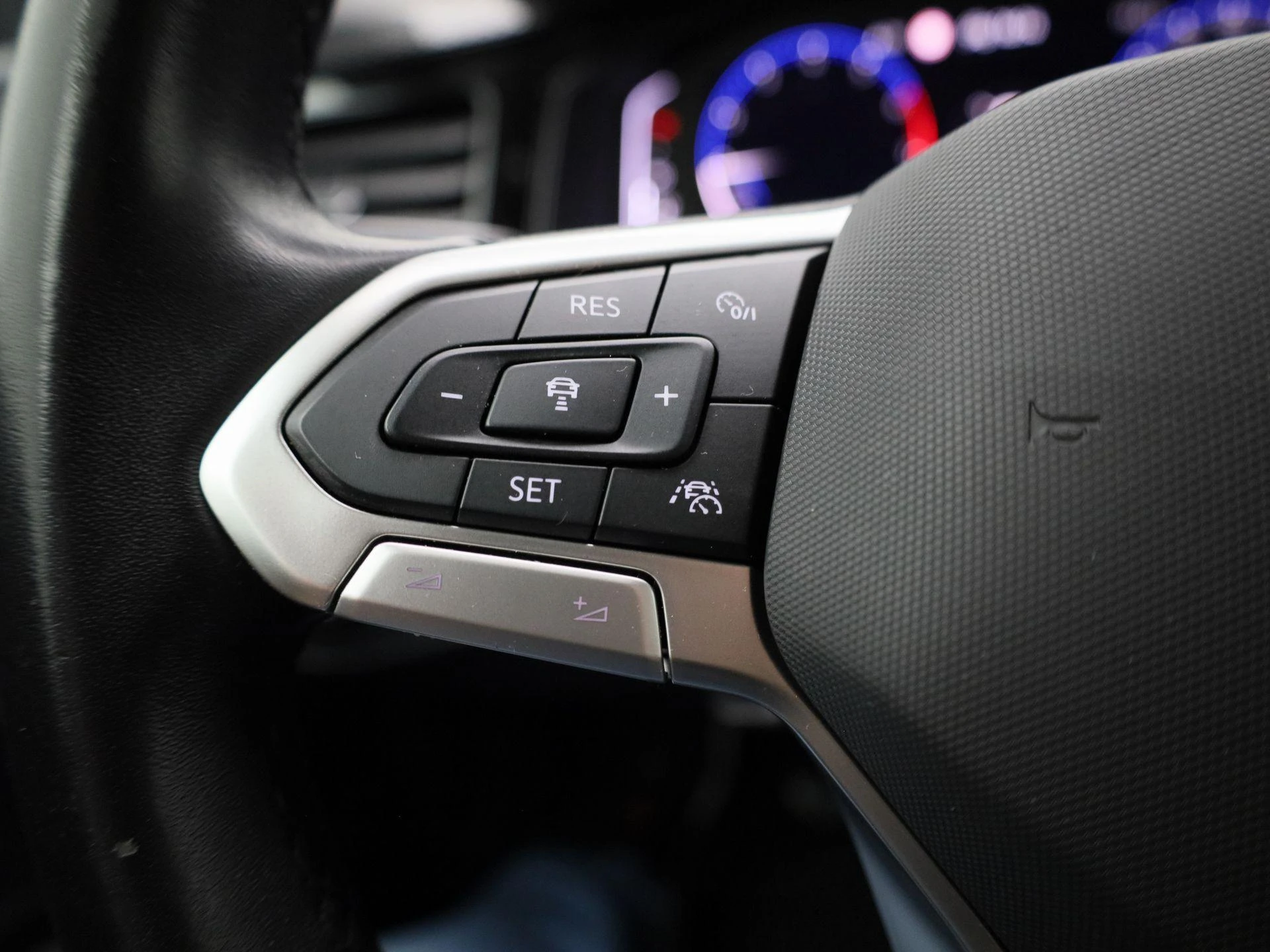 Volkswagen-Polo-image-17