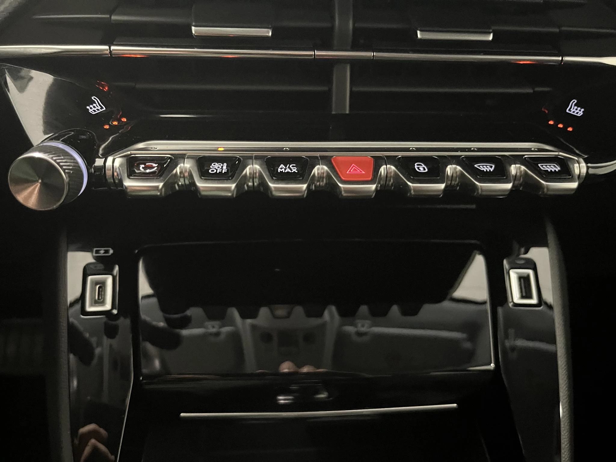 Peugeot-e-208-image-12