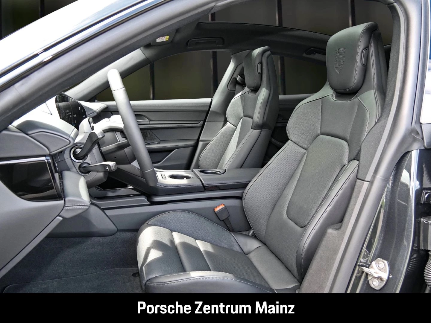 Porsche Taycan Black Edition InnoDrive HA-Lenkung HeadUp black edition