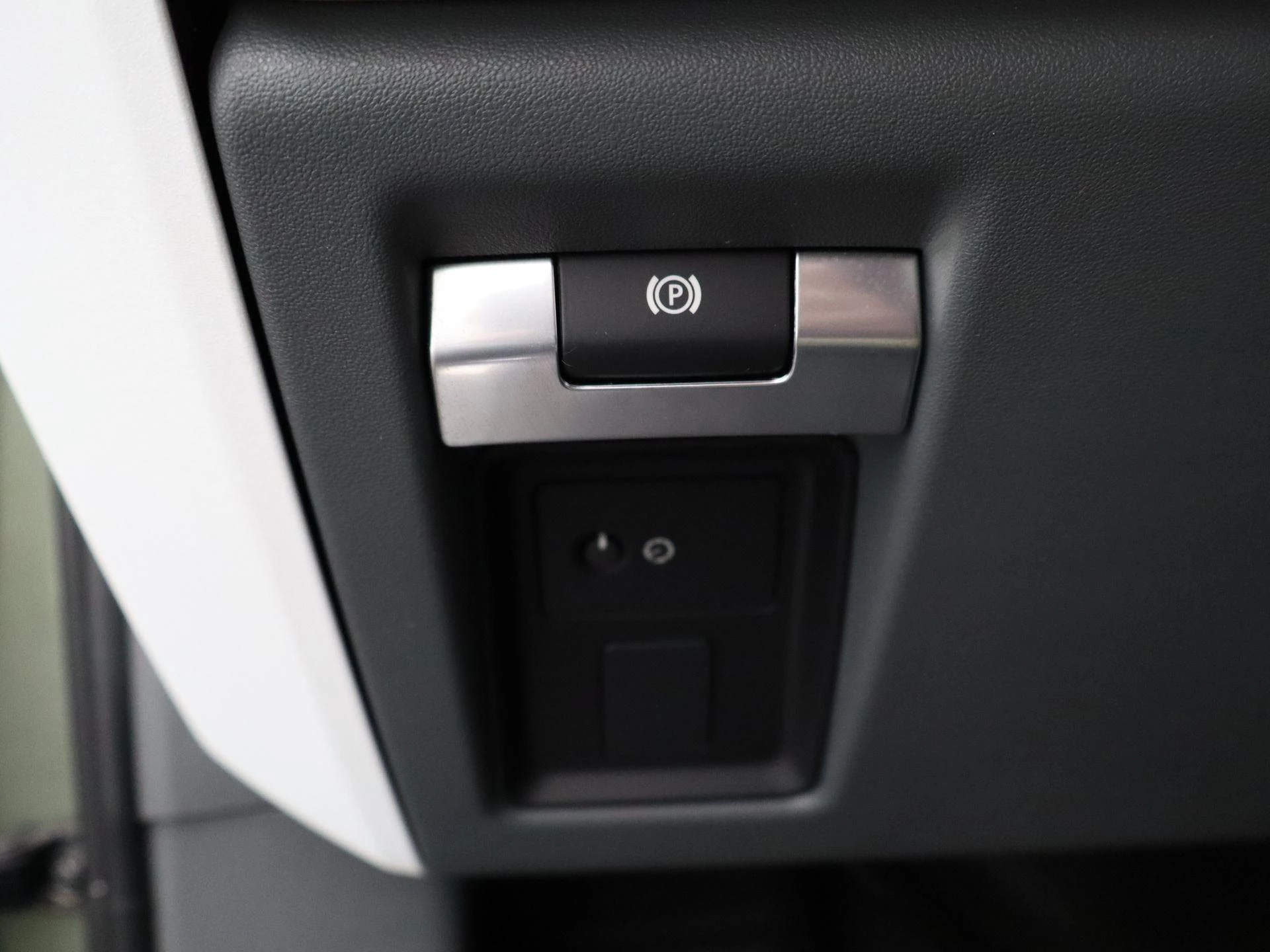 Land Rover-Defender-image-28