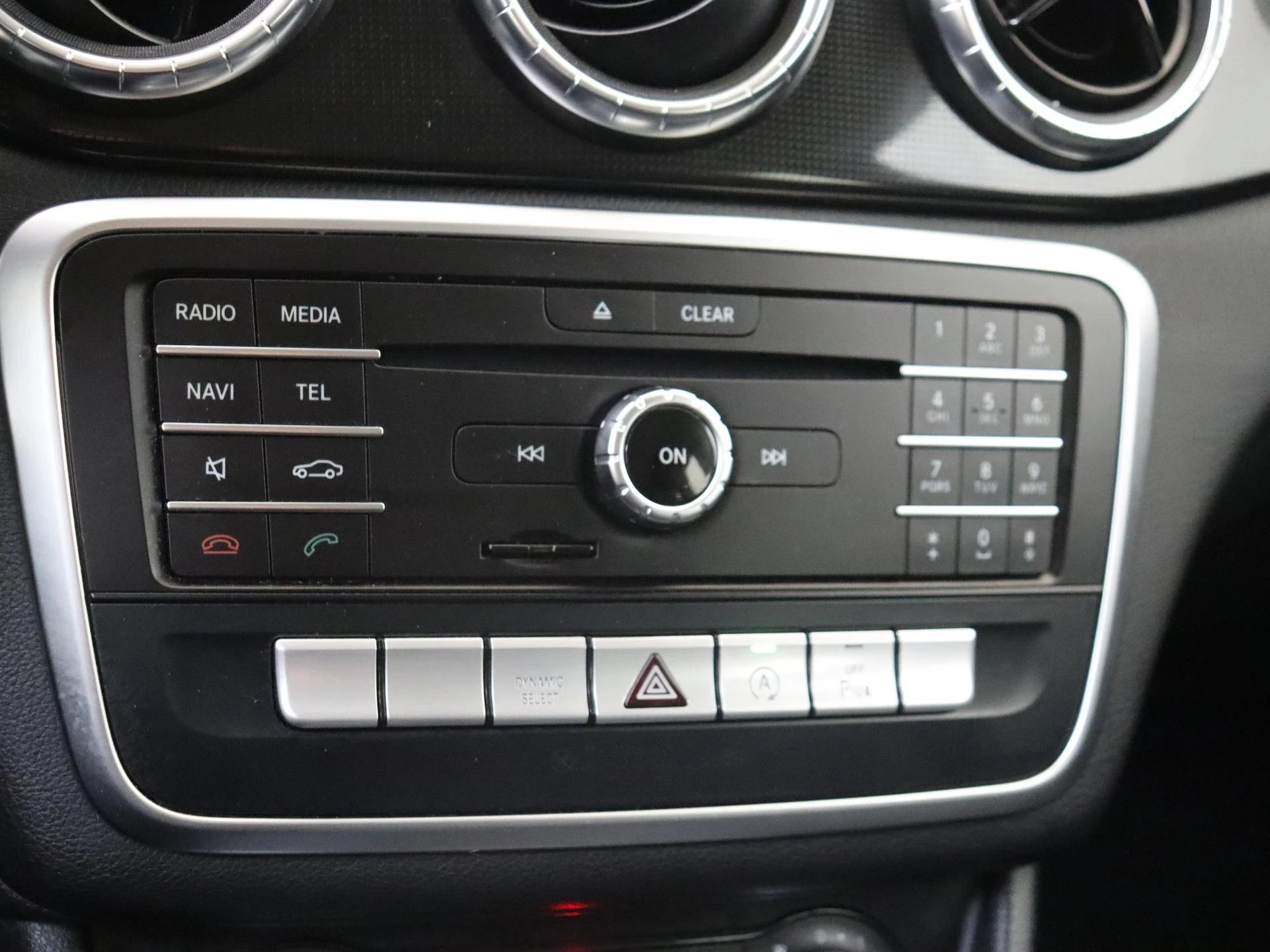 Mercedes-Benz-CLA-image-21