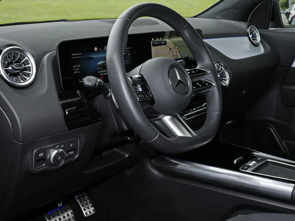 Mercedes-Benz-GLA 200-image-8