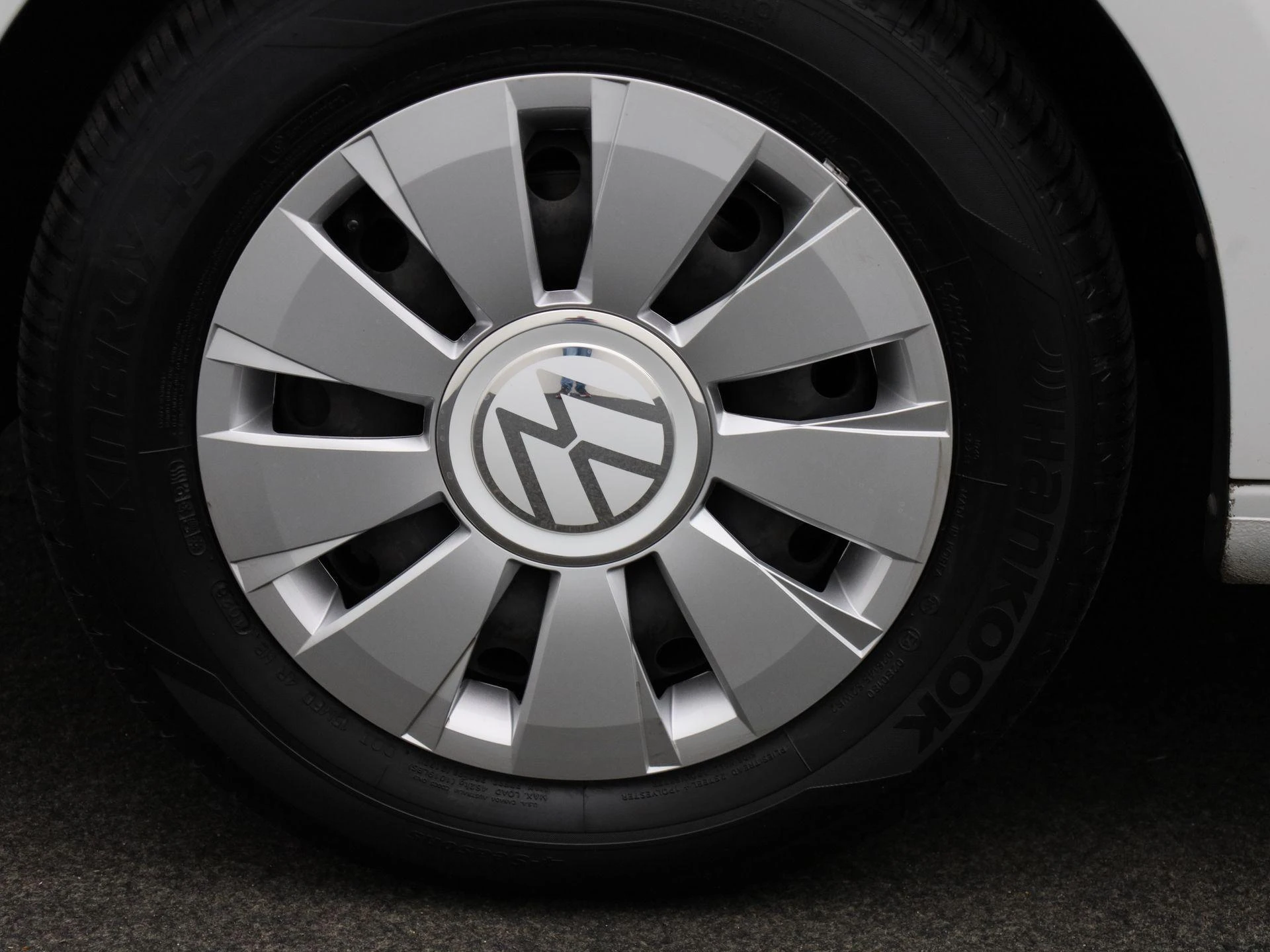 Volkswagen-up!-image-11