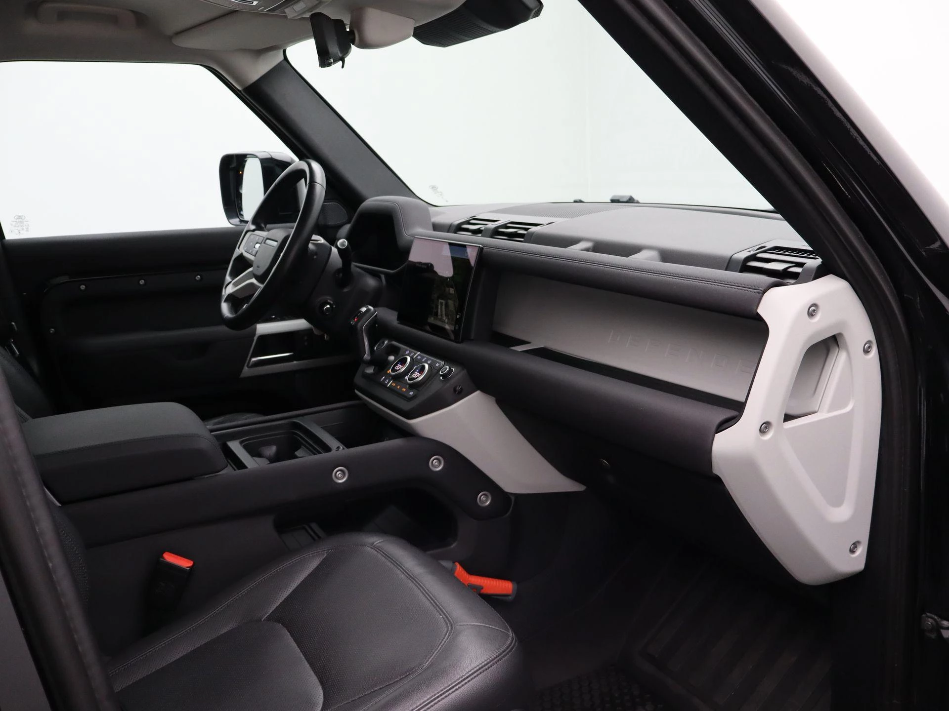 Land Rover-Defender-image-32