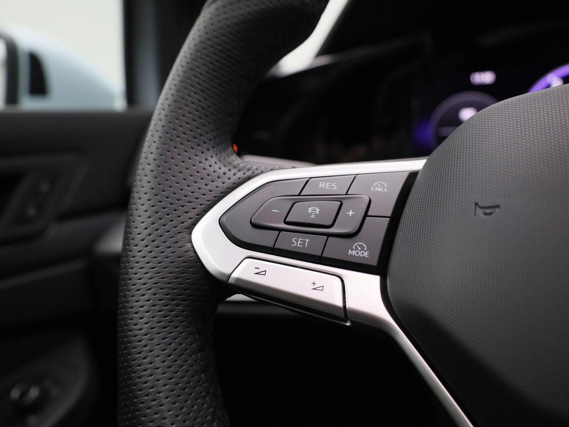 Volkswagen-Golf-image-19