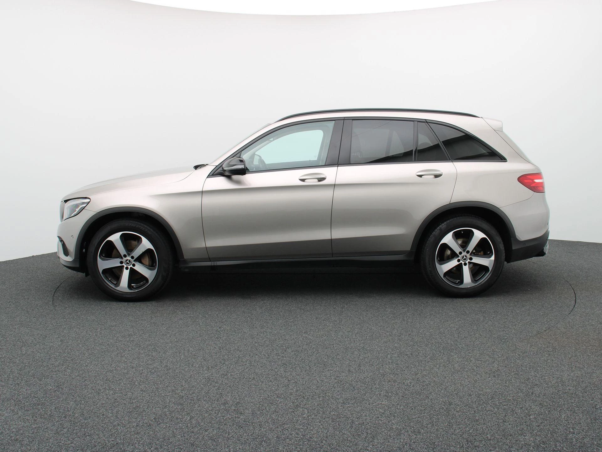 Mercedes-Benz GLC 250 4MATIC + LEDER + LED + TREKHAAK +