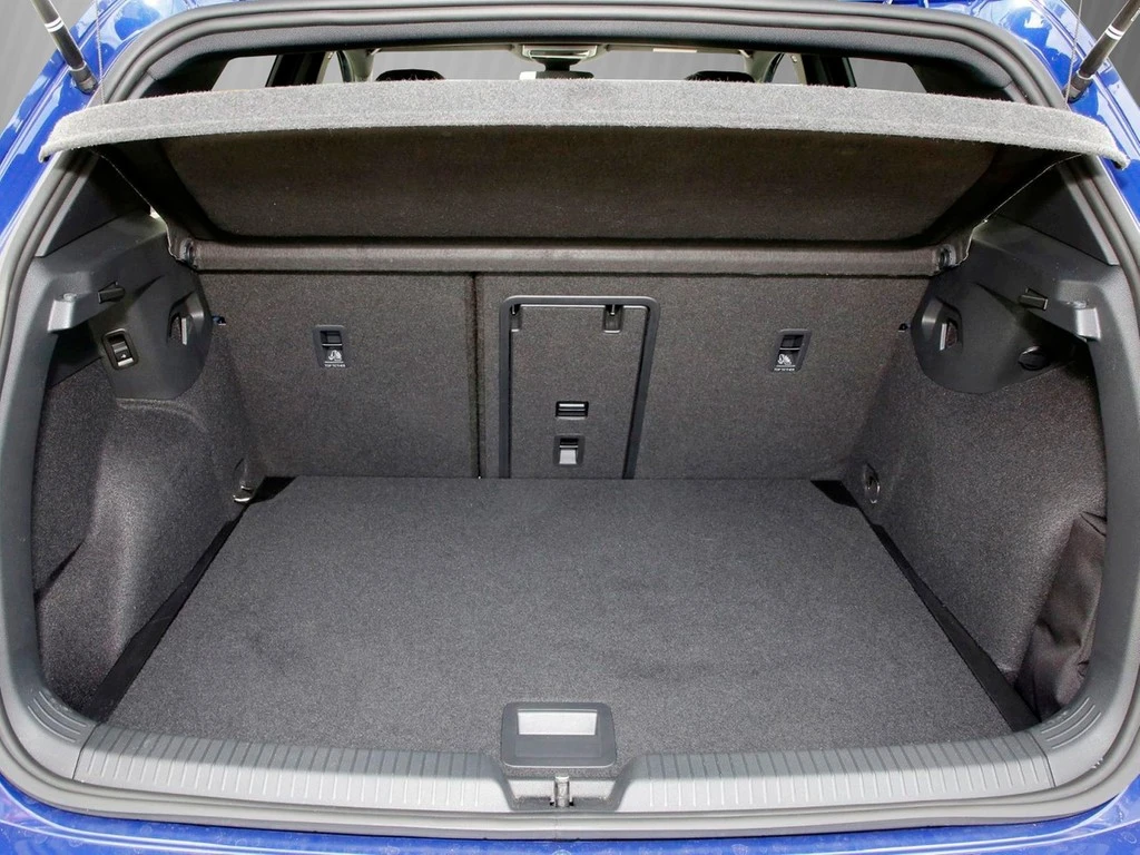 Volkswagen-Golf-image-4
