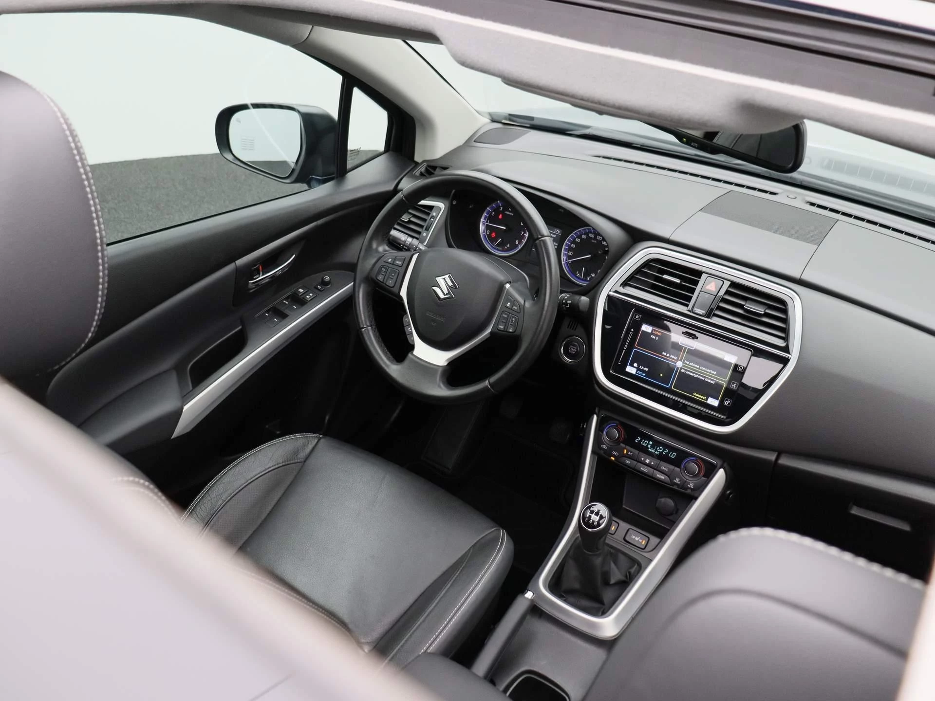 Suzuki-S-Cross-image-33