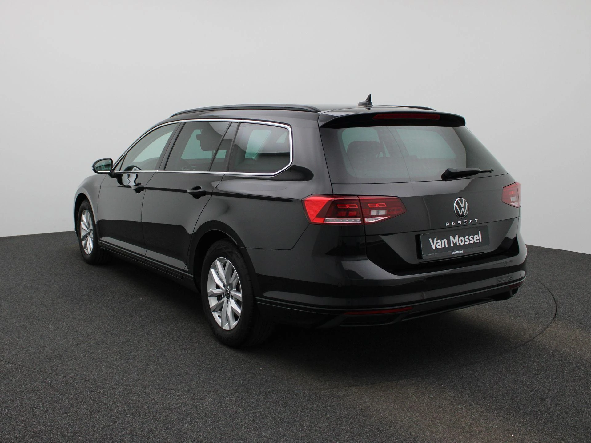 Volkswagen-Passat-image-1