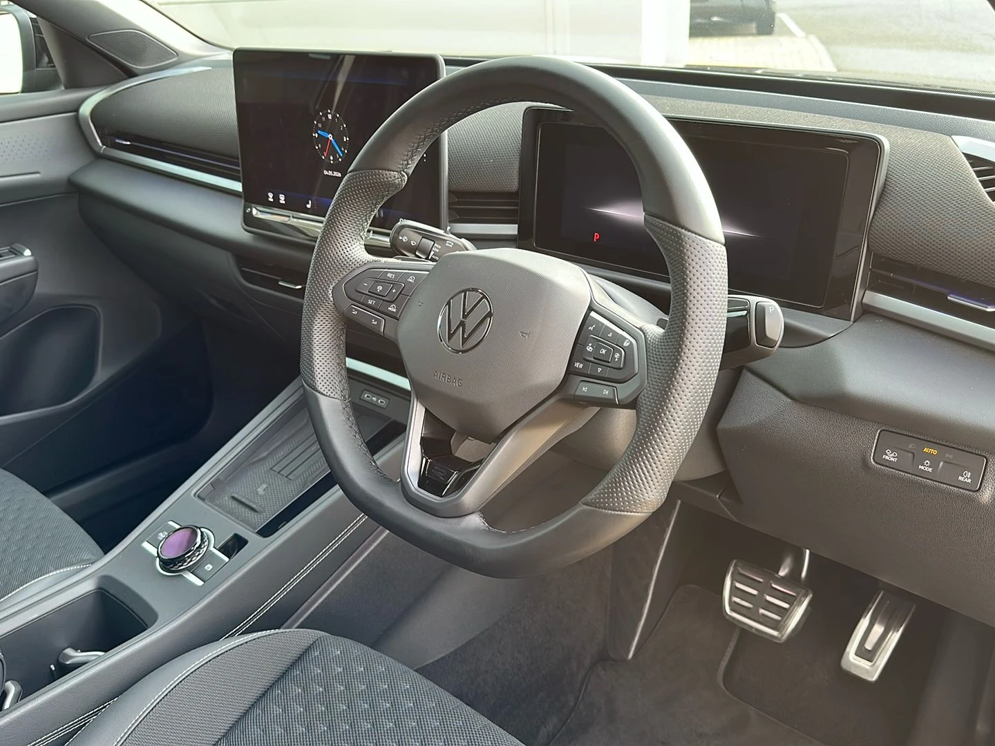 Volkswagen-T-Roc-image-19