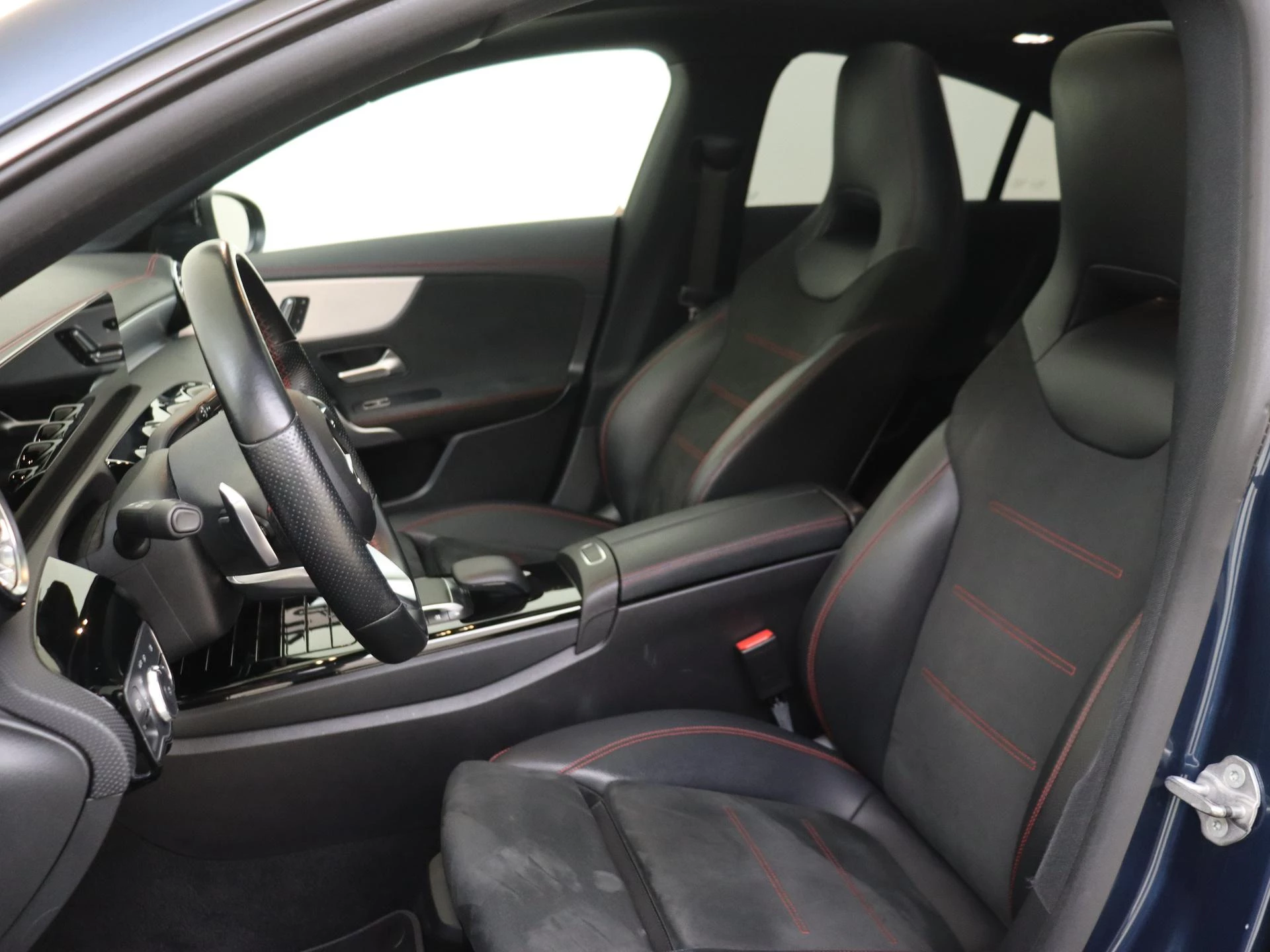 Mercedes-Benz-CLA-image-10