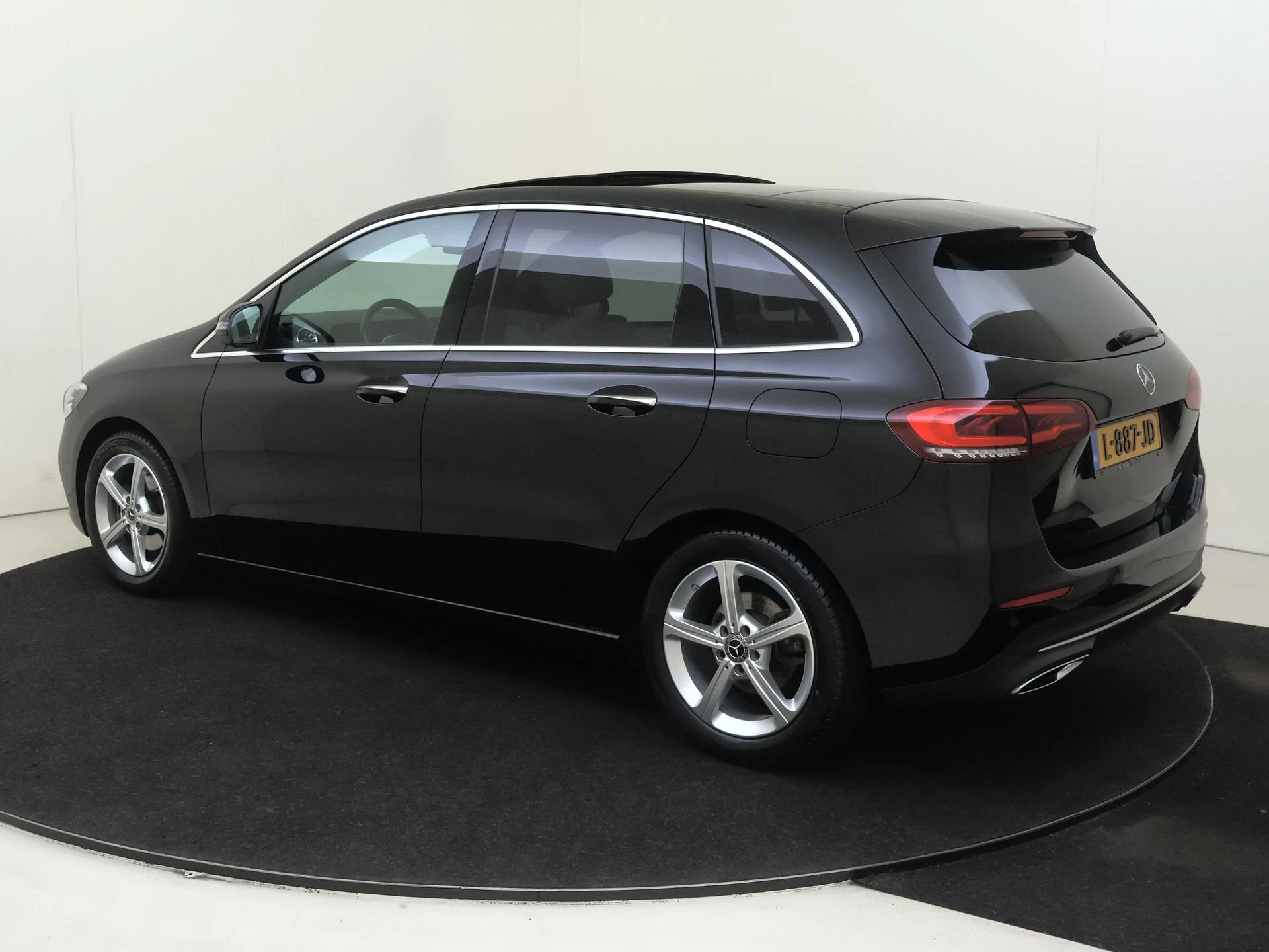 Mercedes-Benz-B-Klasse-image-2