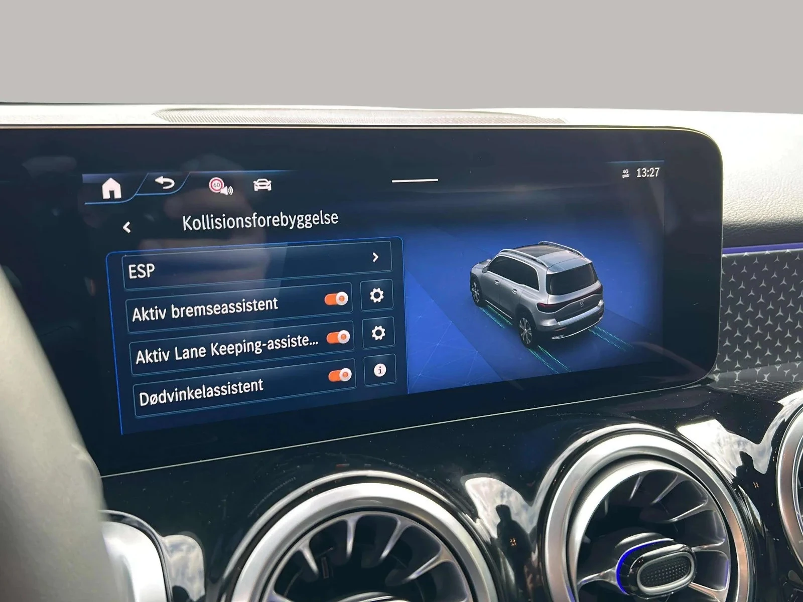 Mercedes-Benz-EQB-image-16