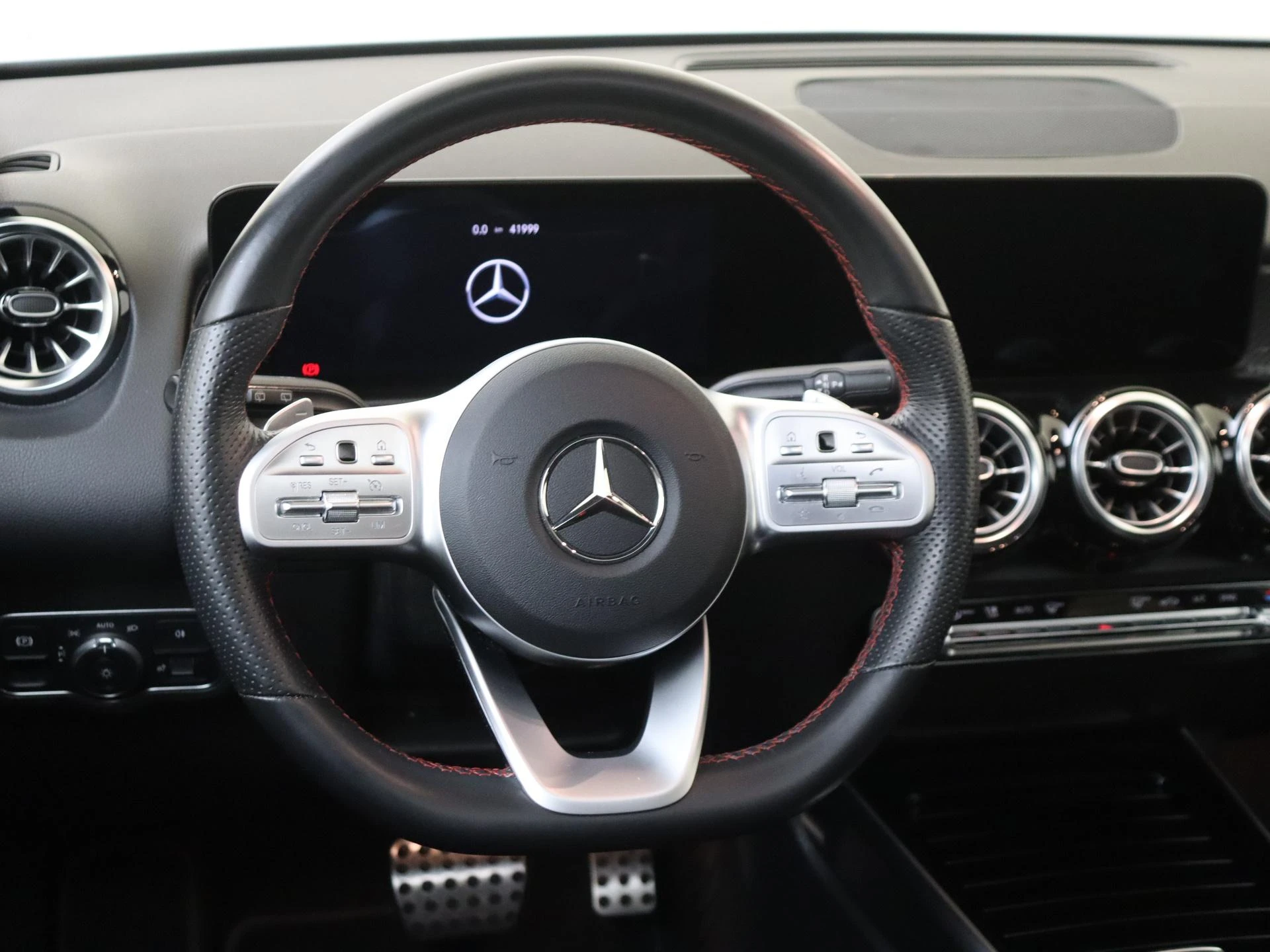 Mercedes-Benz GLB 200 Business Solution AMG