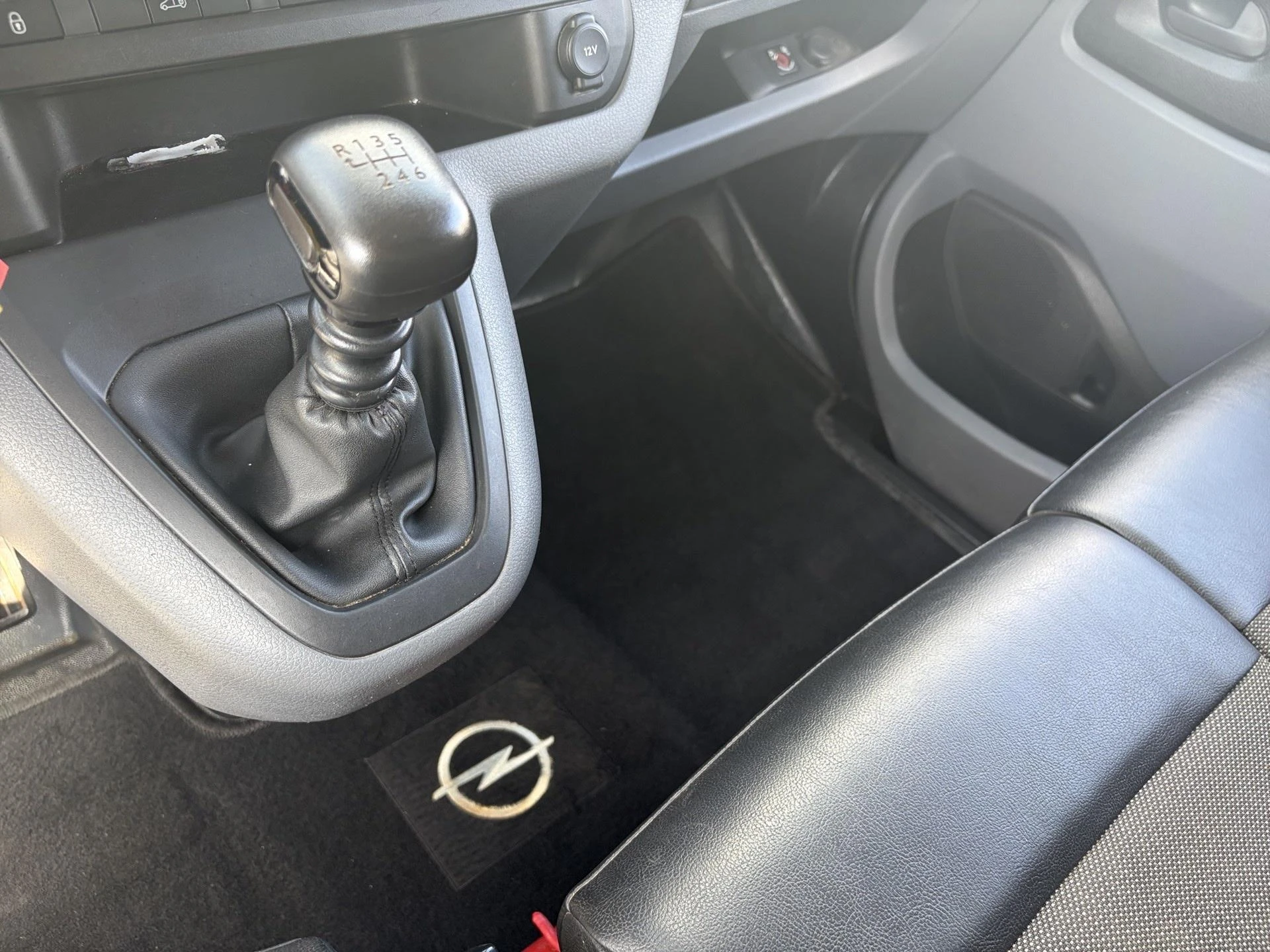Opel-Vivaro-image-3