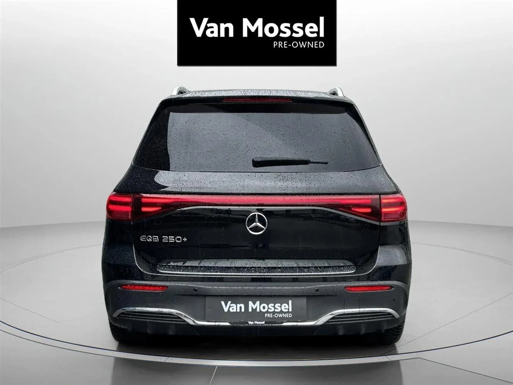 Mercedes-Benz-EQB-image-5