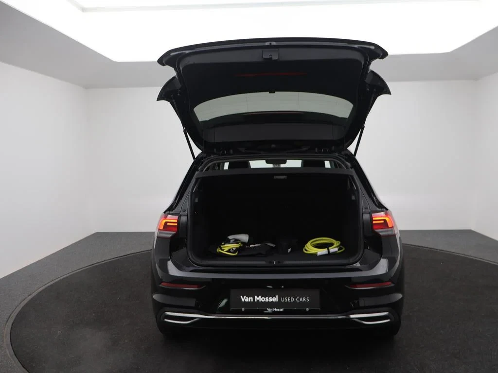 Volkswagen-Golf-image-18