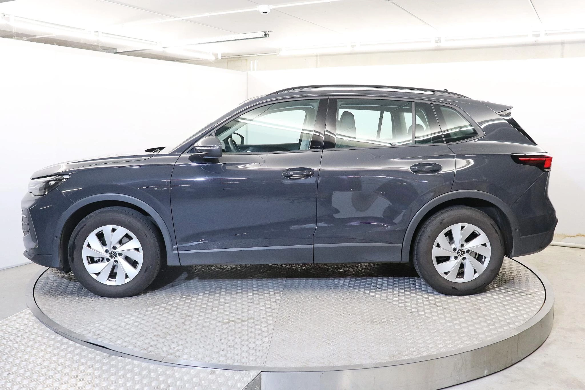 Volkswagen-Tiguan-image-2