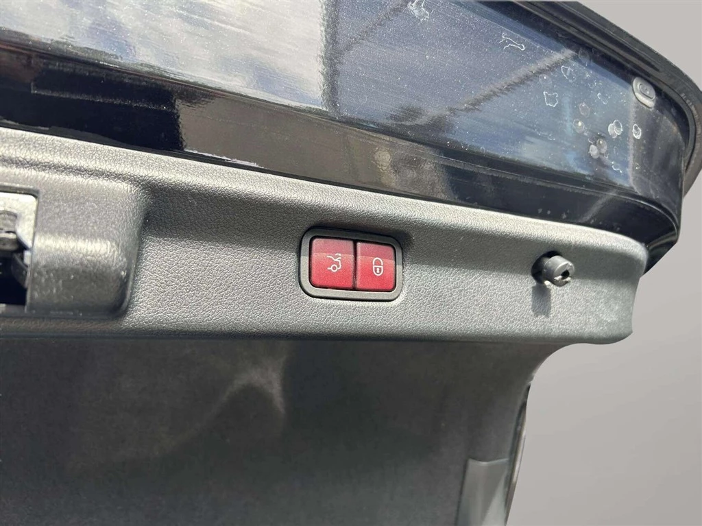 Mercedes-Benz-EQE-image-21