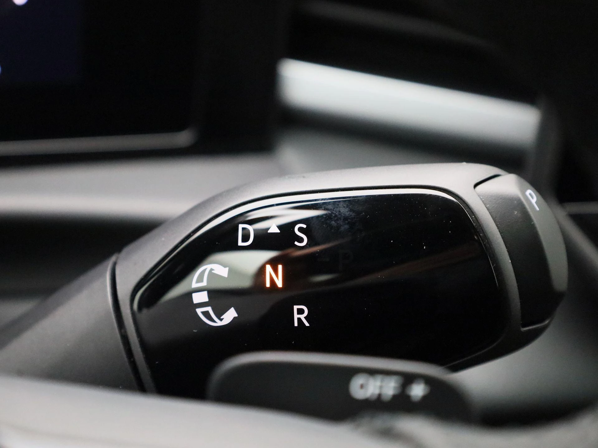 Volkswagen-T-Roc-image-30