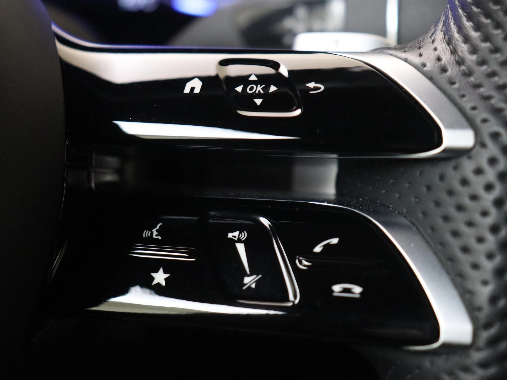 Mercedes-Benz-G-Klasse-image-17