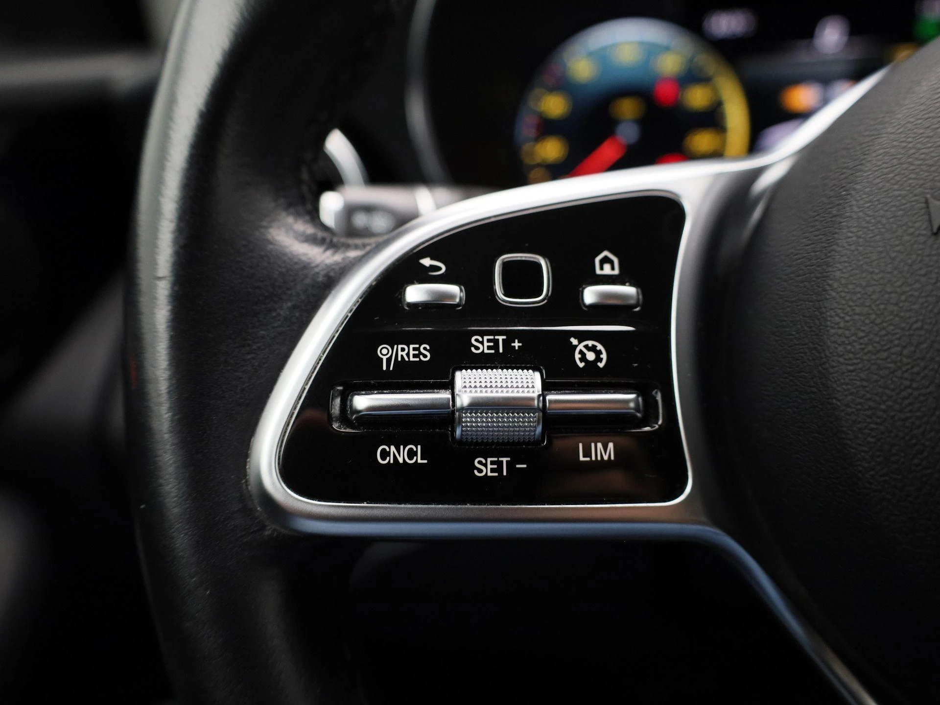 Mercedes-Benz-GLC-image-18