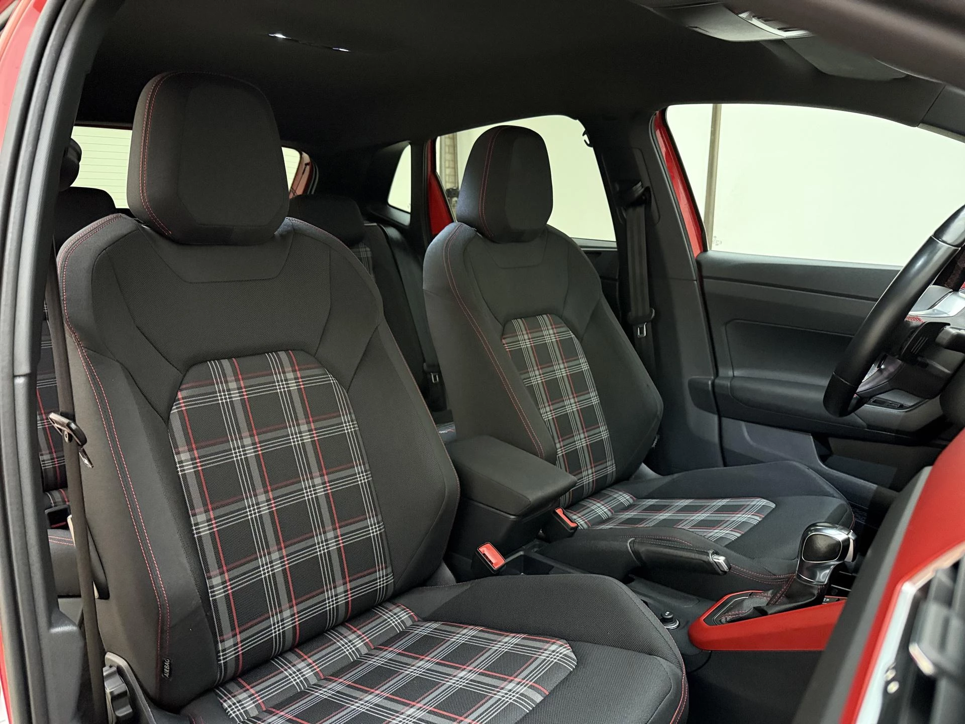 Volkswagen-Polo-image-4