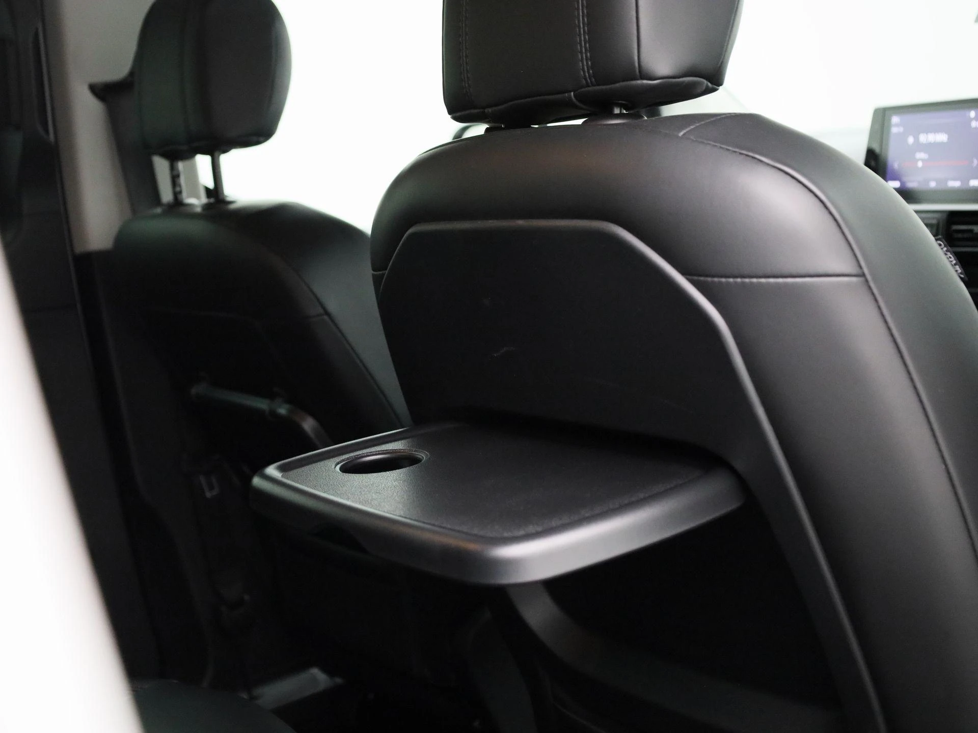 Opel-Combo Life-image-34