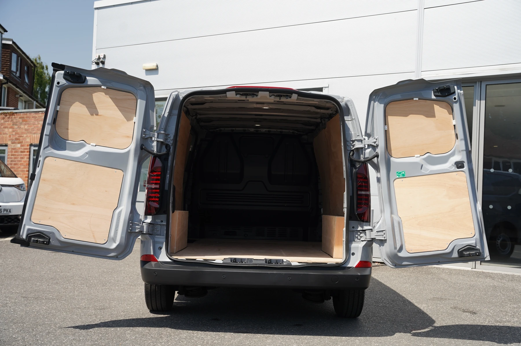 Volkswagen-Transporter-image-31