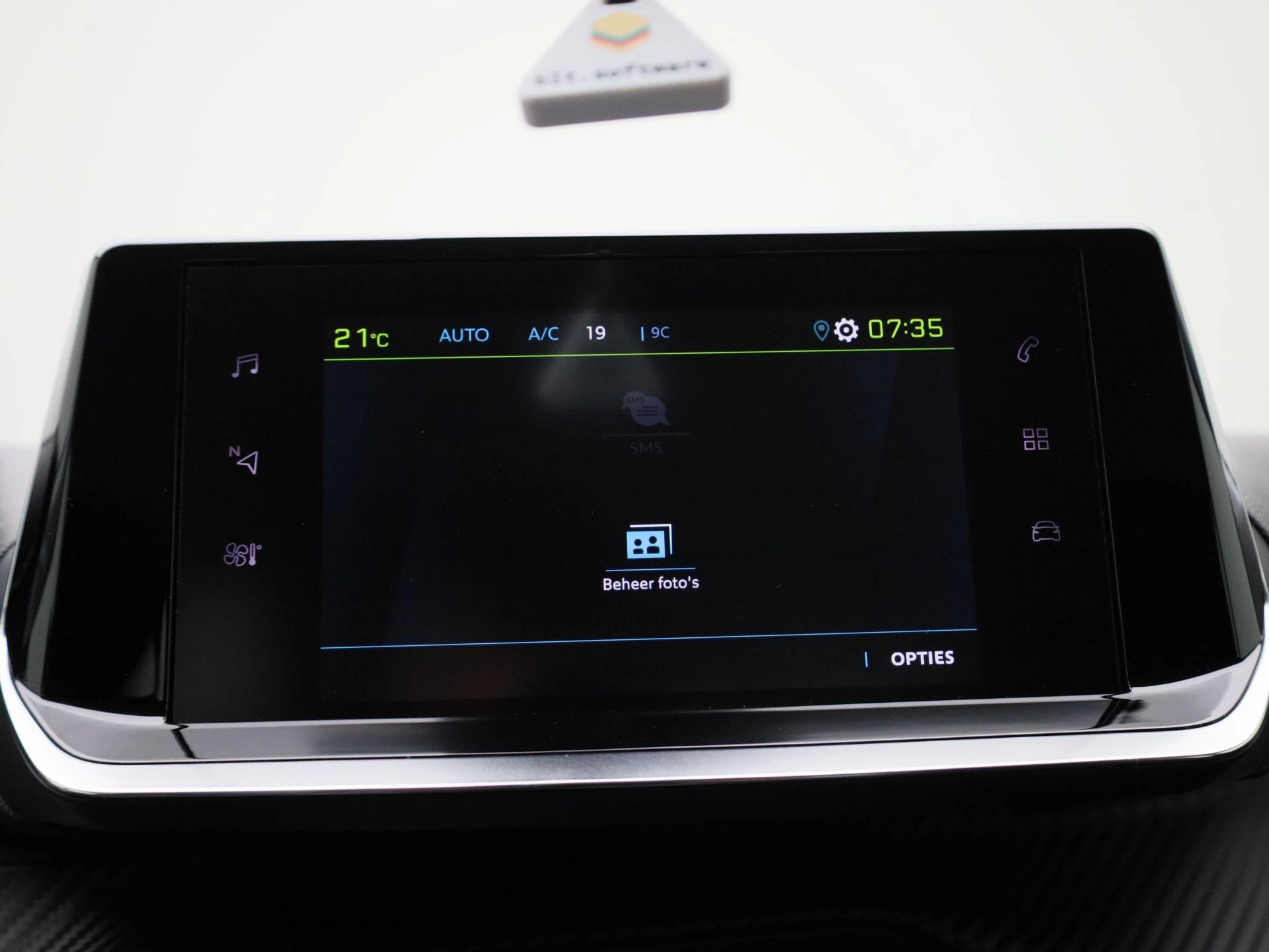 Peugeot-e-208-image-20