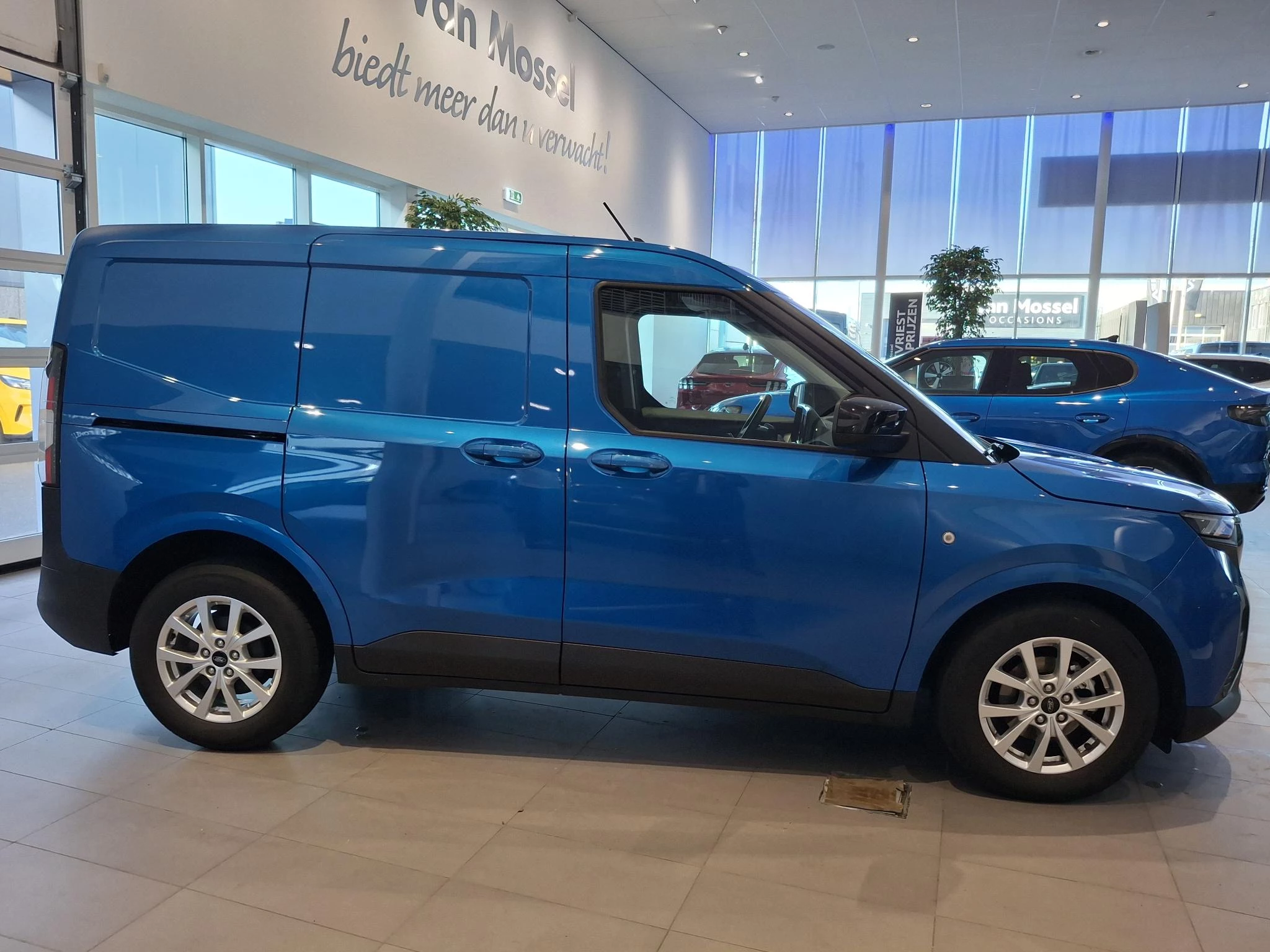Ford-Transit Courier-image-6