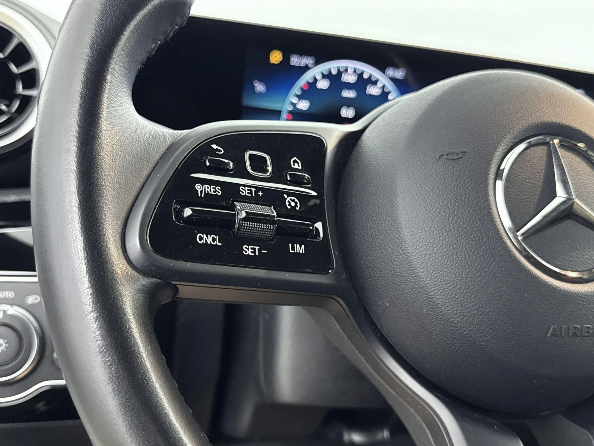 Mercedes-Benz-A-Klasse-image-5