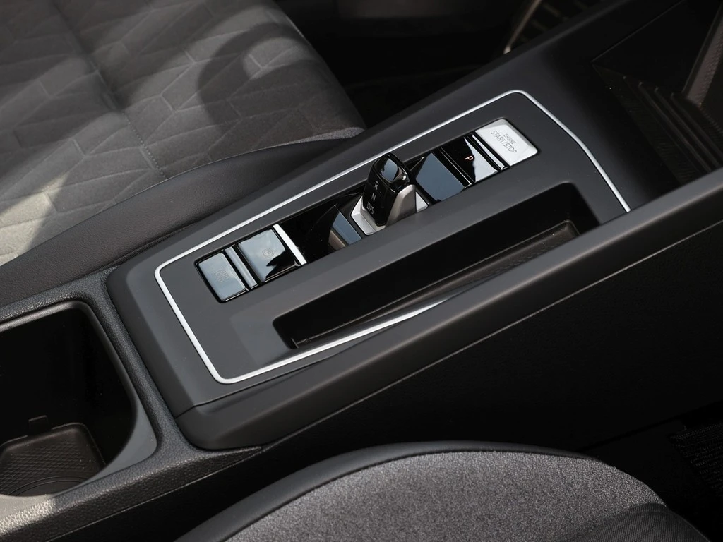 Volkswagen-Golf-image-8