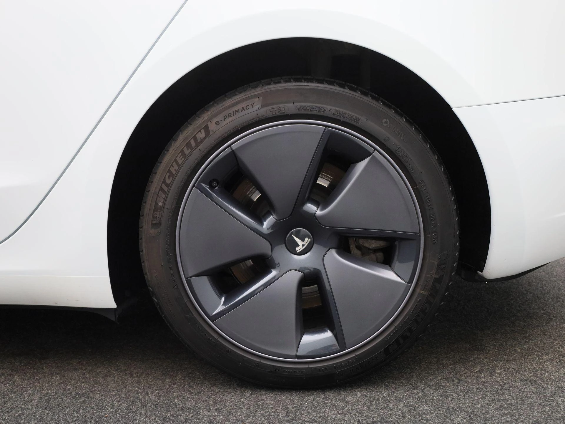 Tesla-Model 3-image-10
