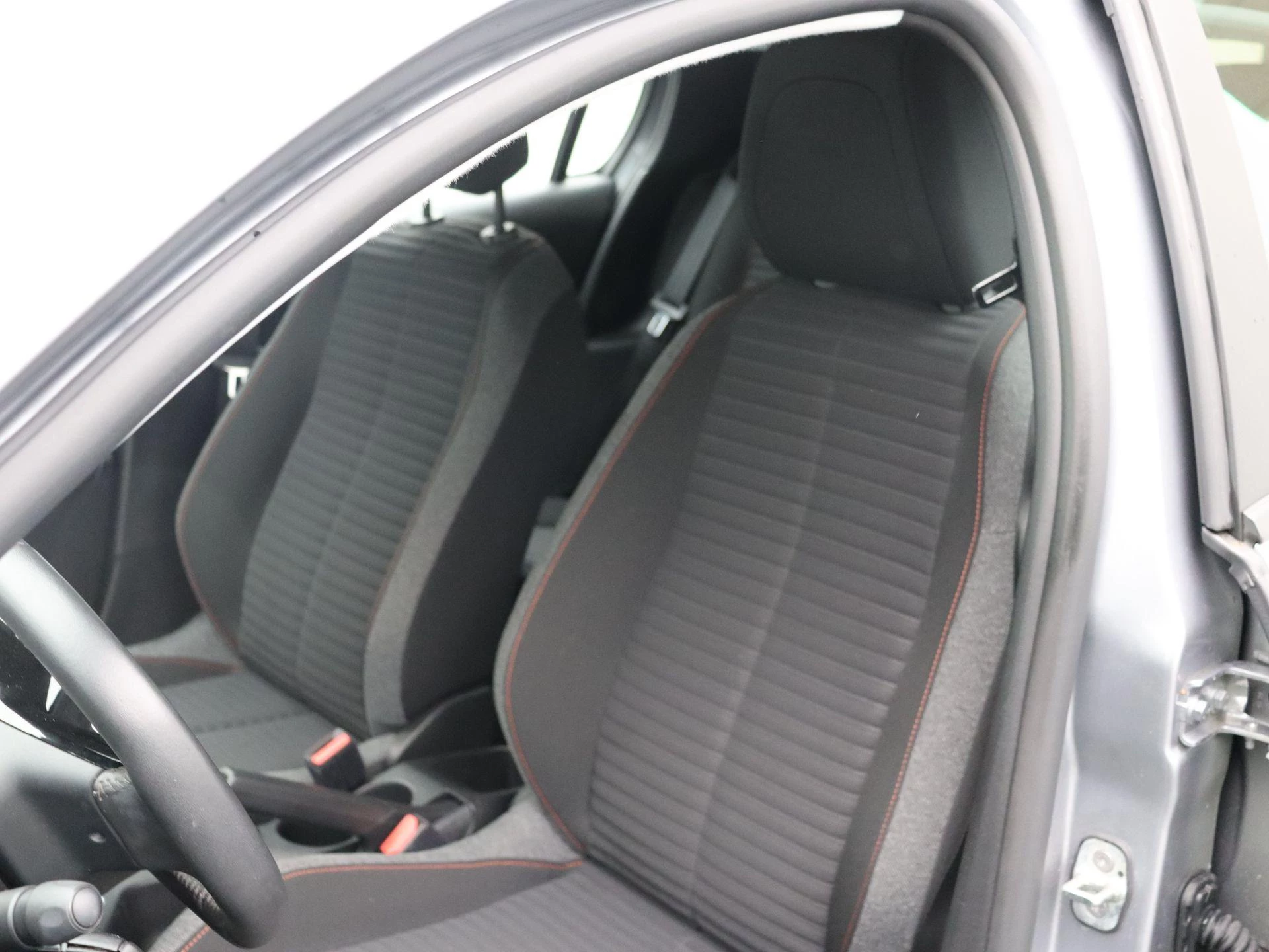 Peugeot-208-image-13