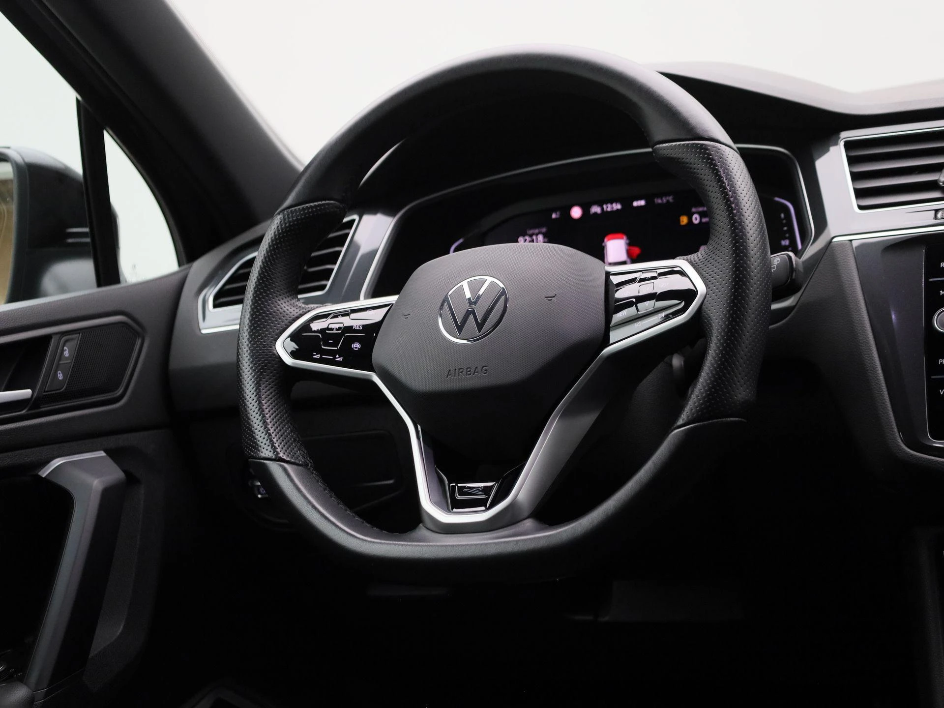 Volkswagen-Tiguan-image-41