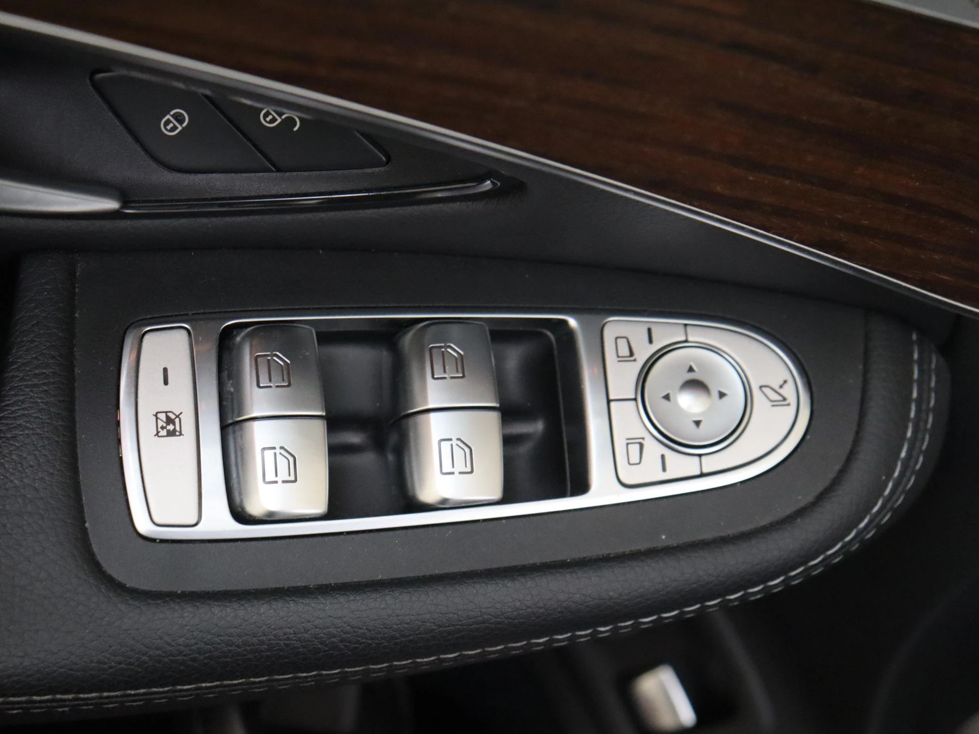 Mercedes-Benz-GLC-image-26