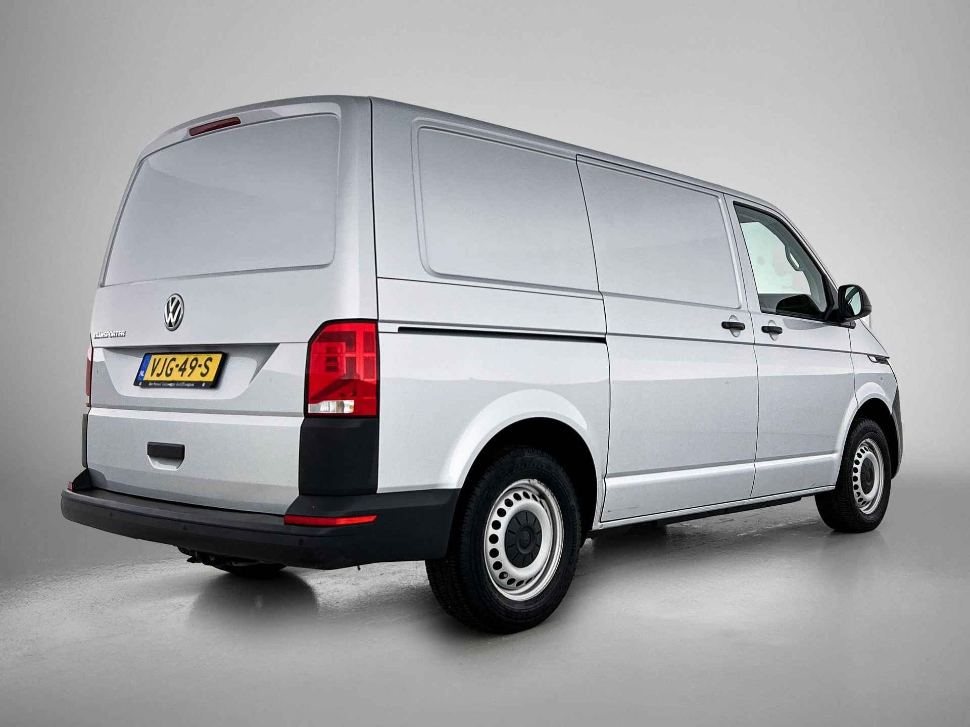 Volkswagen-Transporter-image-5