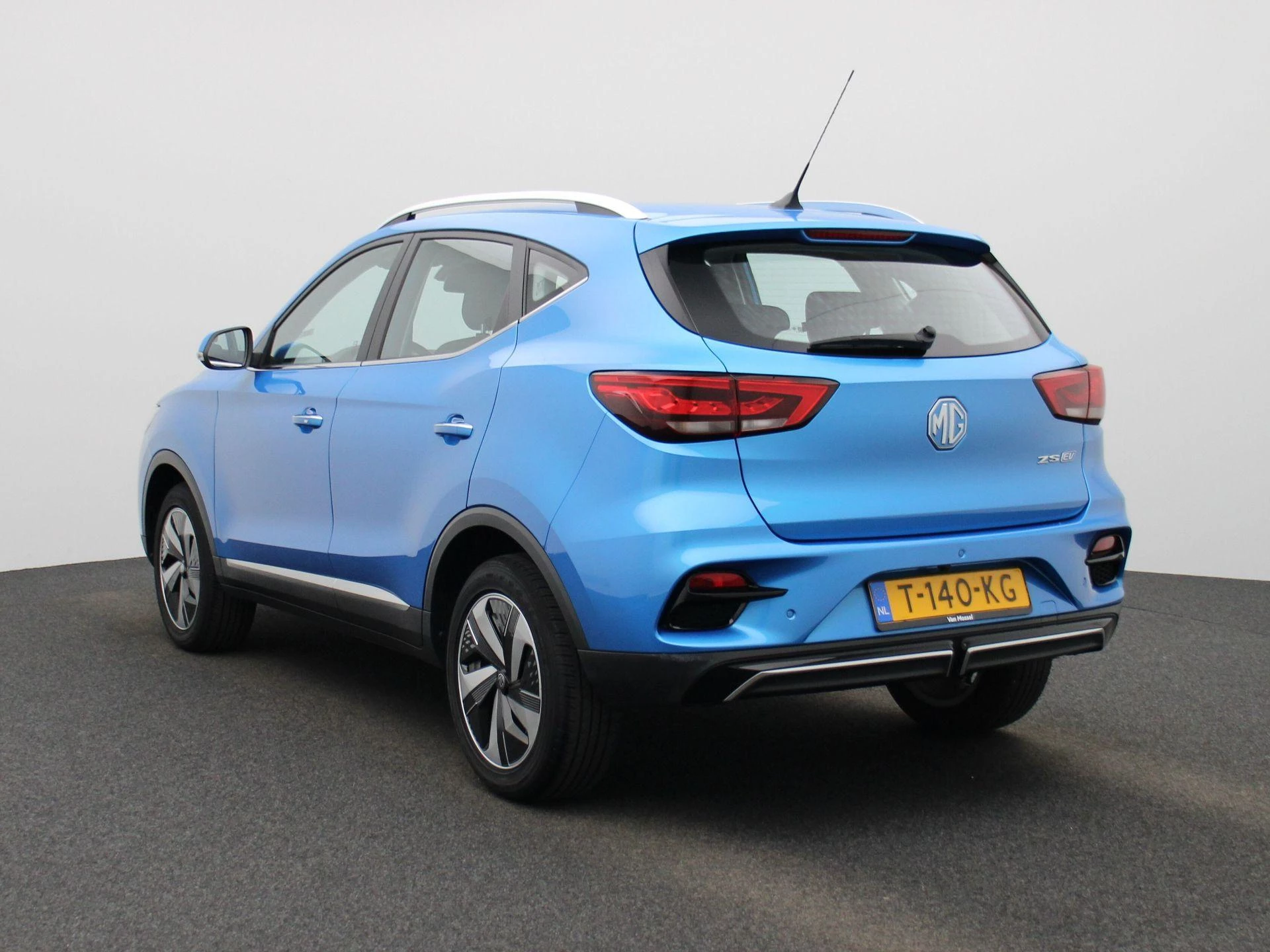 MG-ZS EV-image-1